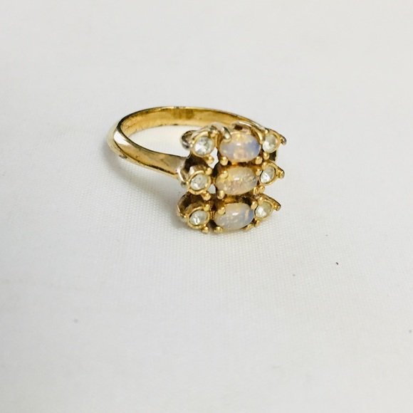 PRETTY Avon Faux Opal Ring - Picture 6 of 10